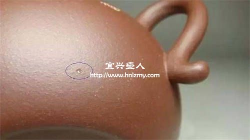 紫砂壺表面的黑色和白色小點是瑕疵嗎