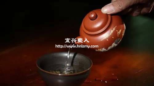 為什么老茶友喜歡用壺蓋漏水的紫砂壺