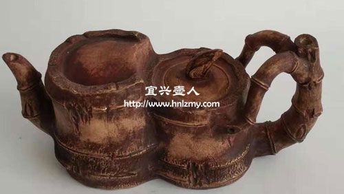 一把壺把遠遠高于壺蓋的紫砂壺