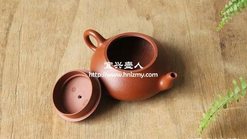 一樣的泥料做壺機車壺和手工壺茶葉也很大