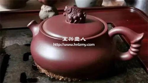 紫砂壺內(nèi)外顏色不一致是怎么回事