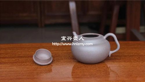 青灰段泥紫砂壺被認為是上品