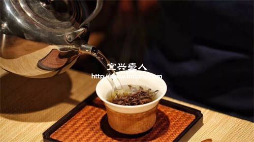 泡紅茶用紫砂壺和柴燒壺哪個好