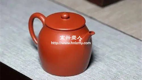 好的紫砂壺顏色不應(yīng)當(dāng)很鮮艷