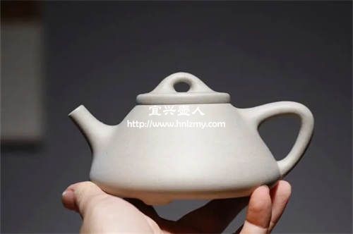 白色紫砂壺是什么泥料做的