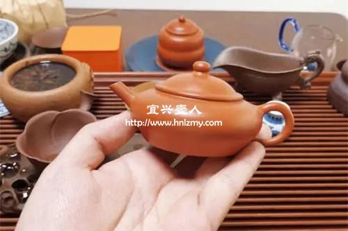 紫砂制作中的調(diào)砂、抽砂、鋪砂都是什么