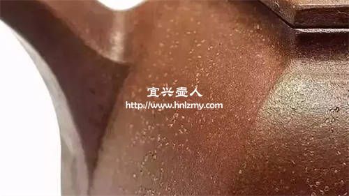 段泥紫砂壺的顆粒感比較明顯