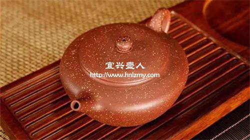 目數高的紫砂壺顆粒感不太明顯