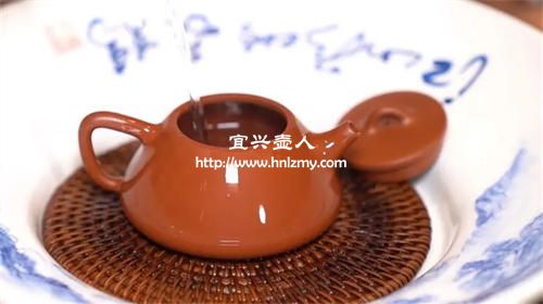 紫砂壺倒入熱水為什么有滋滋的聲音