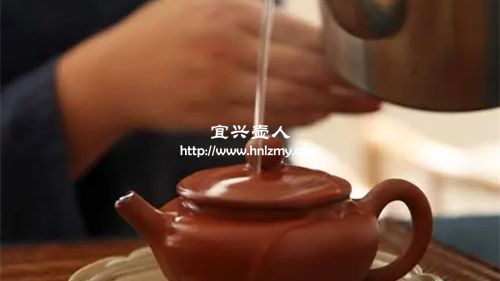 紫砂壺加熱水變色可能用了特殊材料
