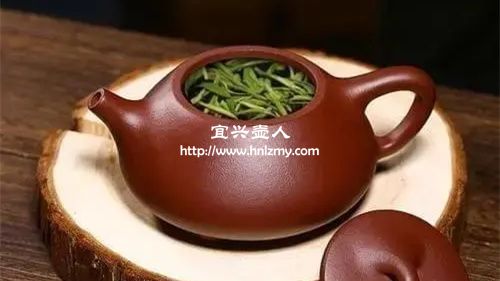 紫砂壺泡茶后倒掉