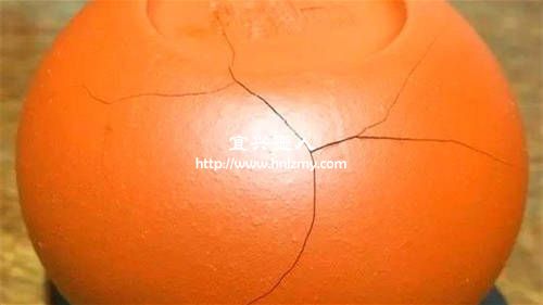 一把溫度過高而造成壺底開裂的朱泥壺