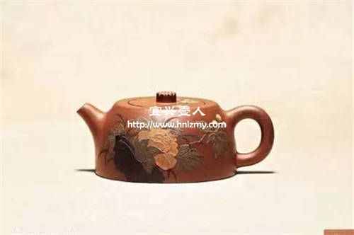 申錫制彩泥堆繪井欄壺