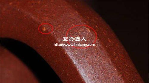 壺蓋的邊緣可以清楚看出來泥料的原色