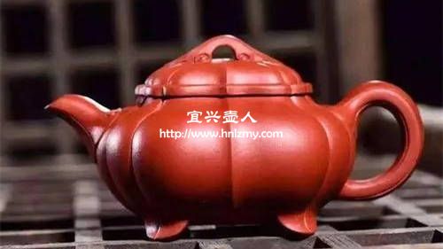 添加氧化鈷調色而成的綠色紫砂壺和藍色紫砂壺