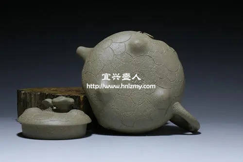 青灰段泥紫砂壺泡茶