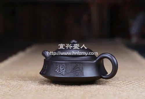 黑泥是屬于紫砂里的一款嗎