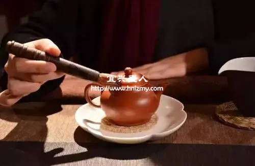 紫砂壺澆淋后要擦拭均勻