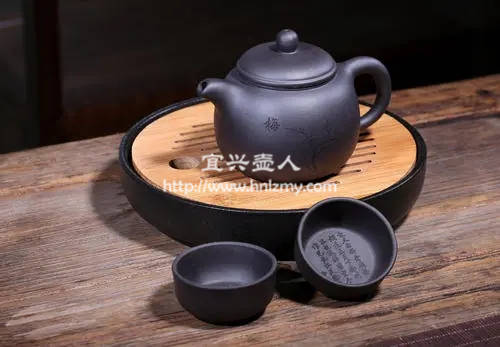 黑泥是屬于紫砂里的一款嗎