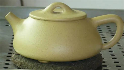 本山綠紫砂壺球型出水口是真壺嗎
