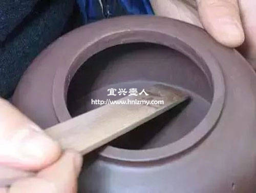 紫砂壺推墻刮底示意圖