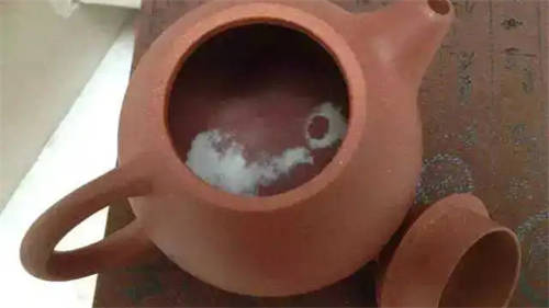 新紫砂壺泛白一般是石英砂